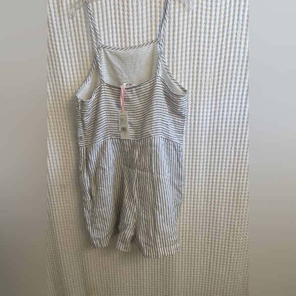 VIneyard Vines jet stripe linen romper - Picture 3 of 5